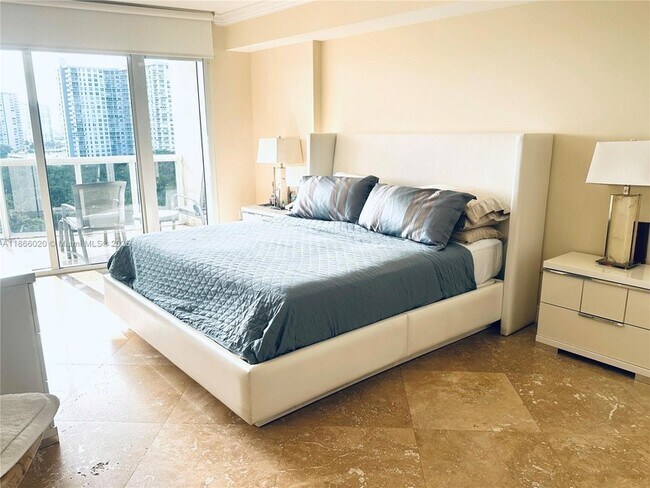 Building Photo - 17201 Collins Ave