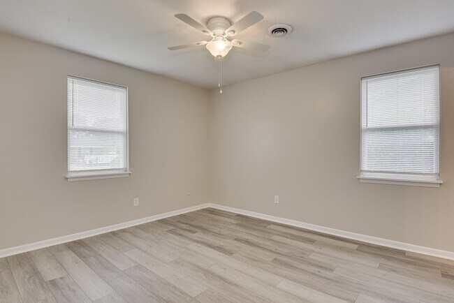 Building Photo - 250 Almon Ct