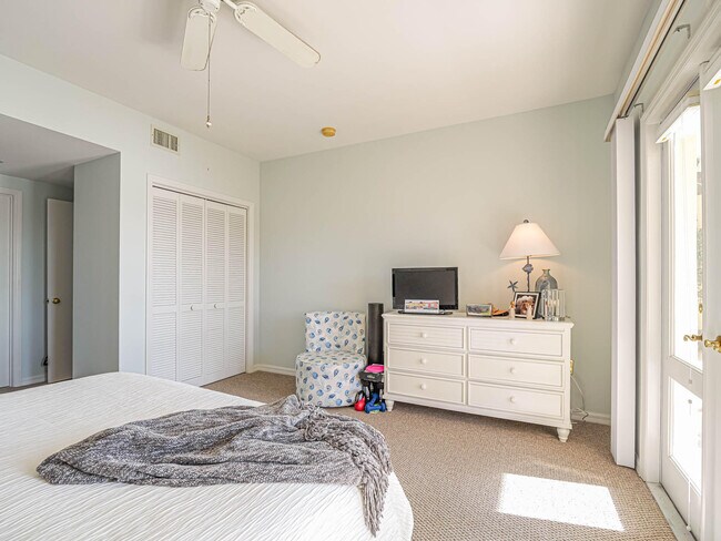 Building Photo - 5010 Harmony Cir