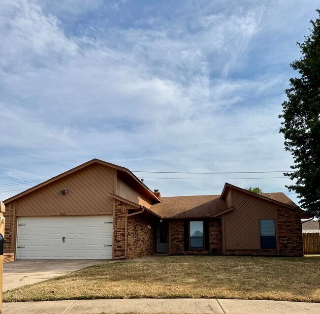 Building Photo - 1368 Cedarbrook Ln