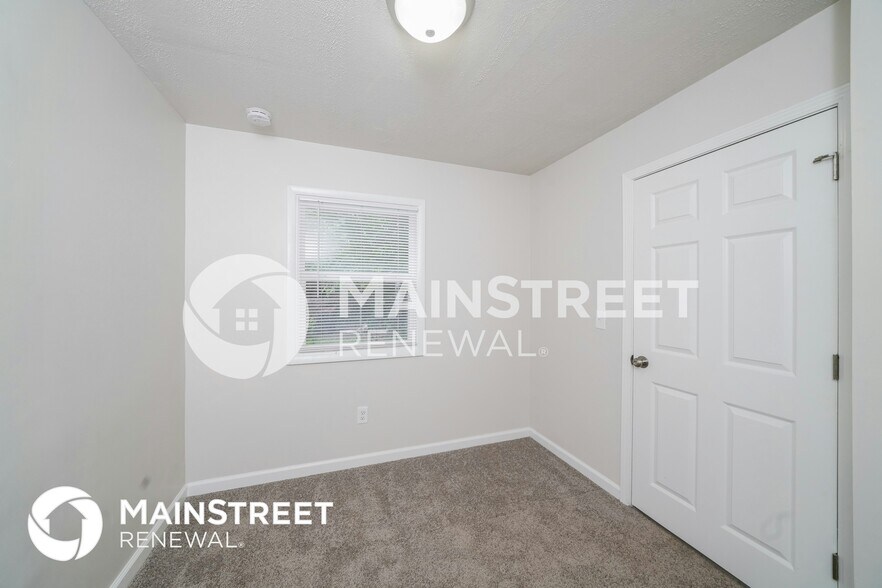 Building Photo - 323 N 43rd St