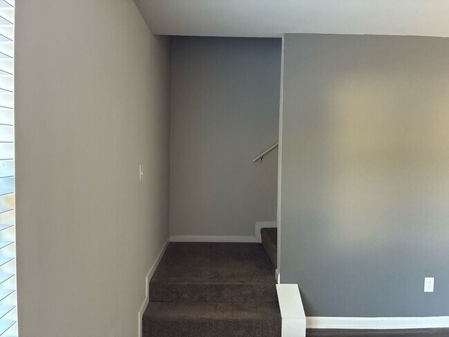 Building Photo - Lovely 3 bedroom 2 bath in Brookdale at Lo...