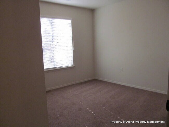 Building Photo - 1067 W Pine Ave