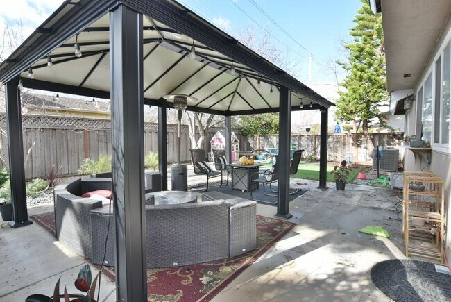 Building Photo - Beautifully Remodeled Blossom Valley 4 Bed...