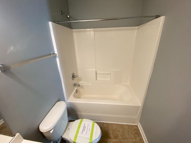 Building Photo - Beautiful Townhome located in the Cedar Mill Complex!