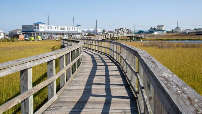 Building Photo - 1015 Course Ln