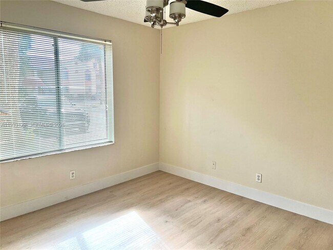 Building Photo - 1133 Coral Club Dr