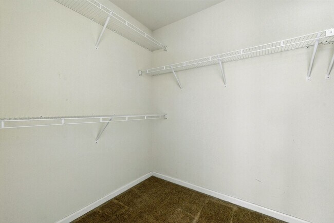 Building Photo - 8120 Fairmont Dr