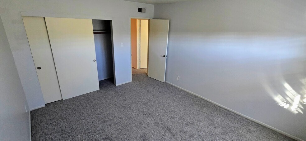 Building Photo - 277 Pleasant St