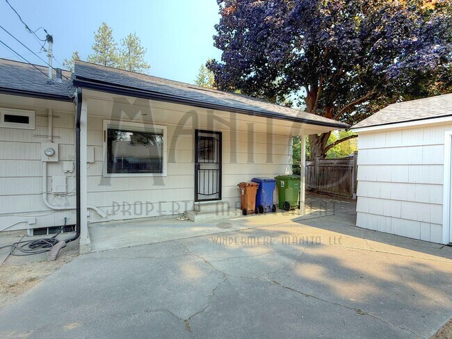 Building Photo - 1324 E 43rd Ave