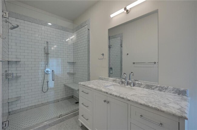 Building Photo - 3570 Knollwood Dr NW