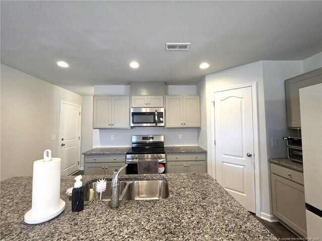 Building Photo - 233 Chinook Ln