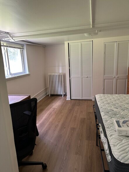 Bedroom & Living room - 1013 Florence Ave