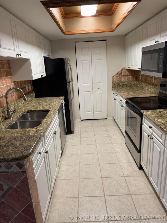 Building Photo - 1503 Crestwood Ct S