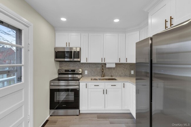 Building Photo - 21 Reading Rd