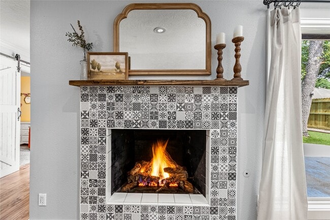 Building Photo - 112 April Wind Dr E