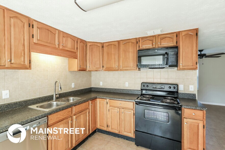 Building Photo - 8360 Red Holly Ln