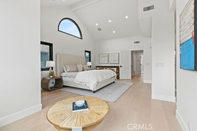 Building Photo - 2126 Miramar Dr