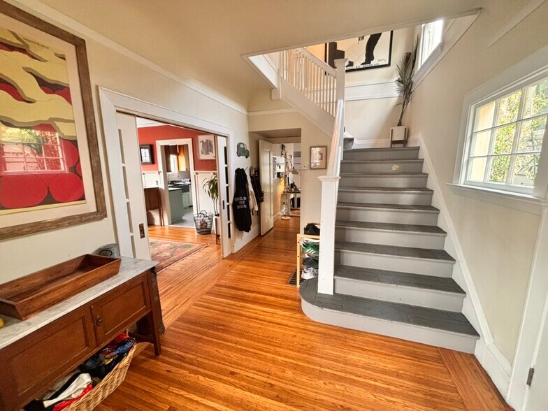 Building Photo - 238 Mather St