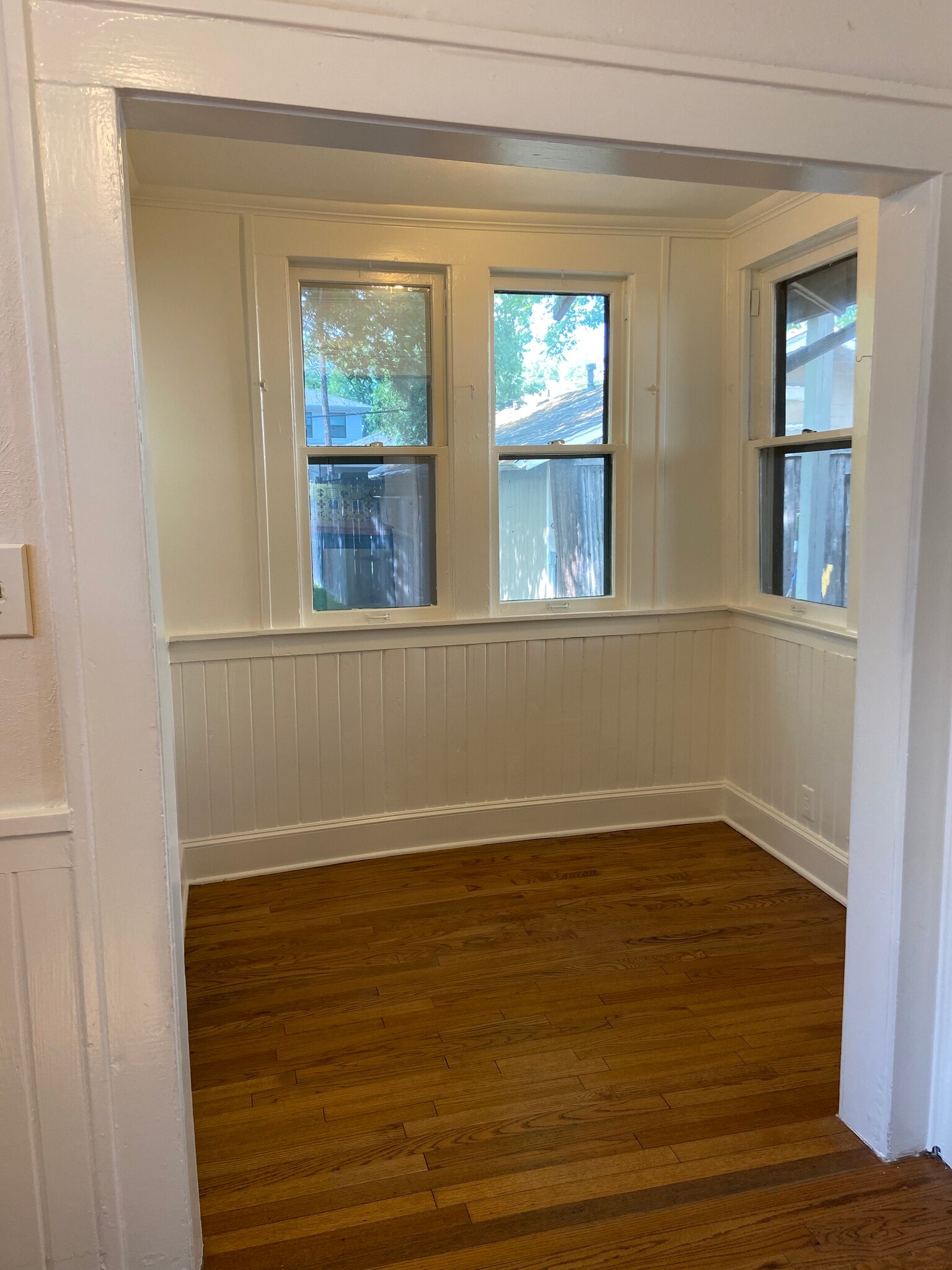 Breakfast nook - 5519 Miller Ave