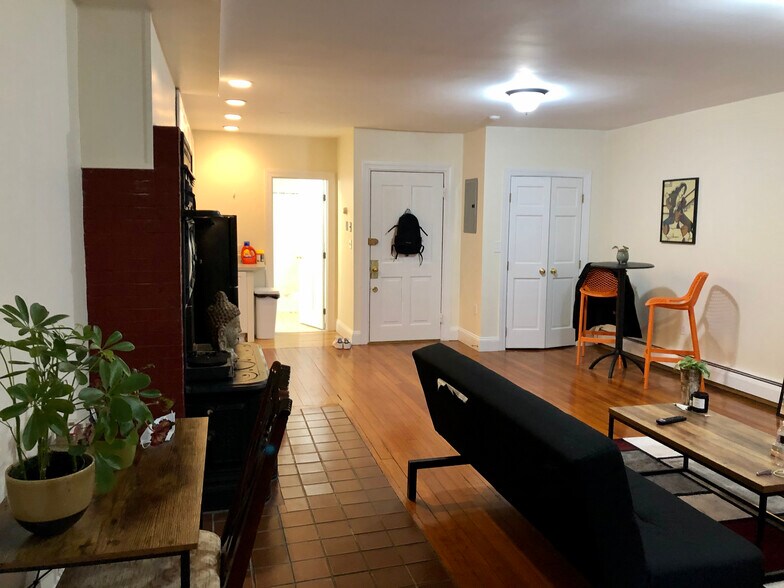 Building Photo - 109 Beacon St