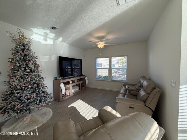 Building Photo - 72 Bramble Ct