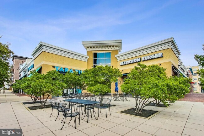 Building Photo - 4550 Longfellow St