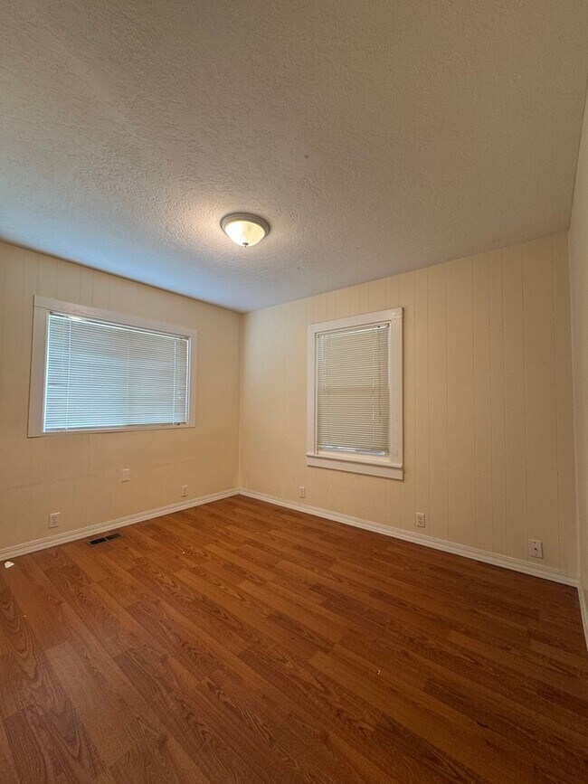 Building Photo - Charming 3 Bed Rental in Prime Location