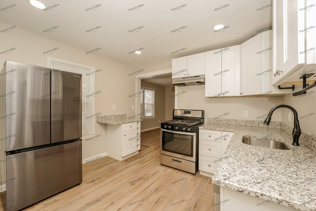 Building Photo - 2915 Colburn Ave