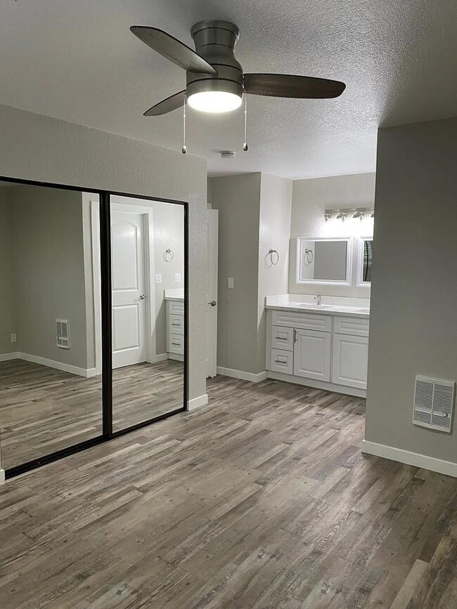 Building Photo - 1400 White Dr