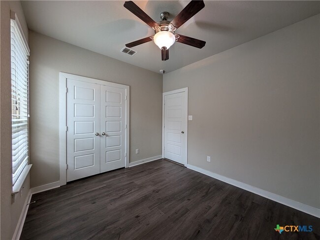 Building Photo - 506 Creekside Frst