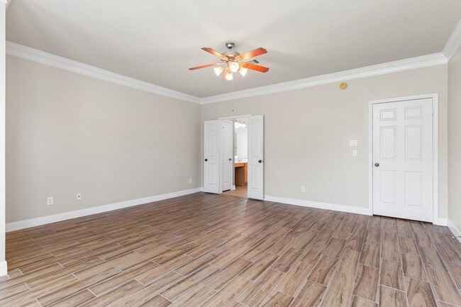 Building Photo - 3531 Shoreview Ln