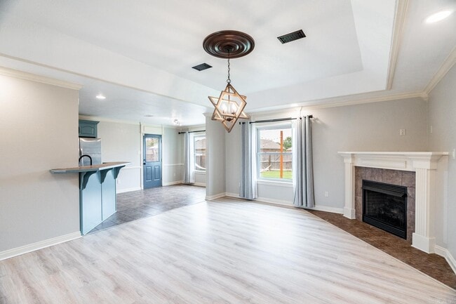Building Photo - 2423 Palisade Dr