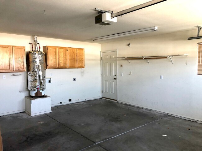 Building Photo - Great 3 Bedroom, 2 Bathroom Home in Quiet Neighborhood!