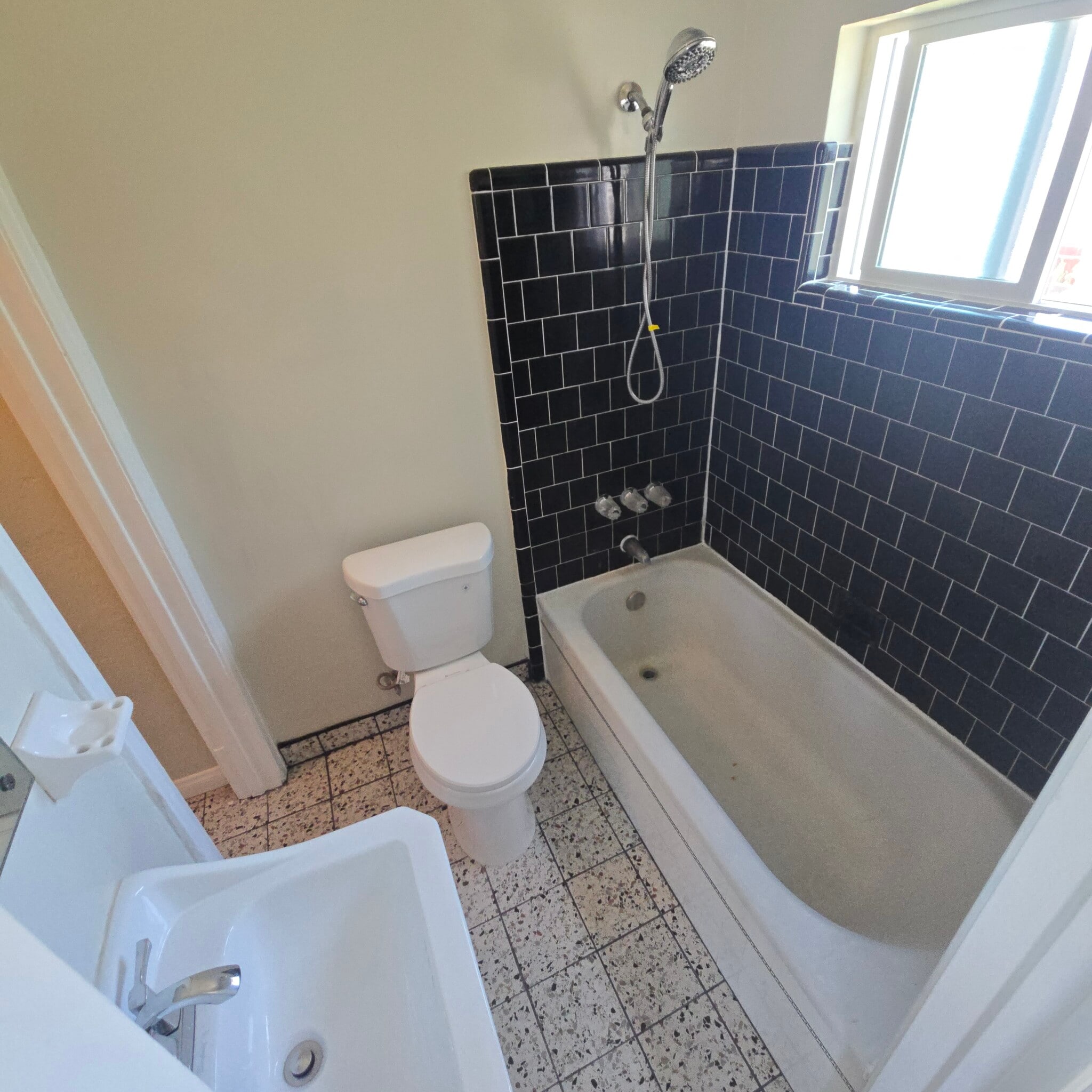 Building Photo - 479 Gaviota Ave