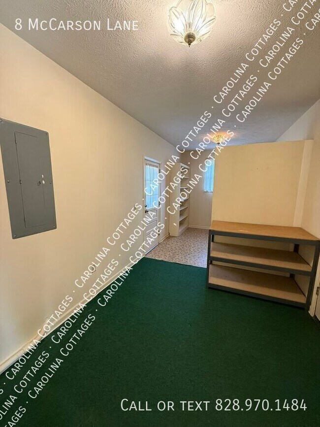 Building Photo - 8 McCarson Ln