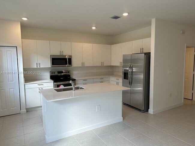 Building Photo - 11926 SW 245 Ter