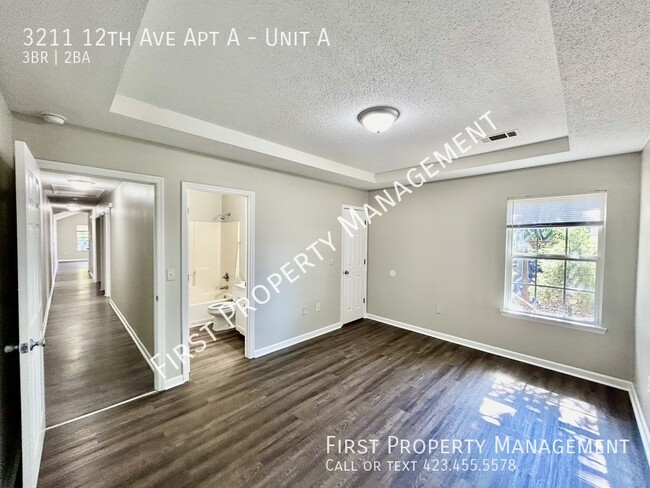 Building Photo - Newly Renovated 3Bed/2Bath Duplex: Central...