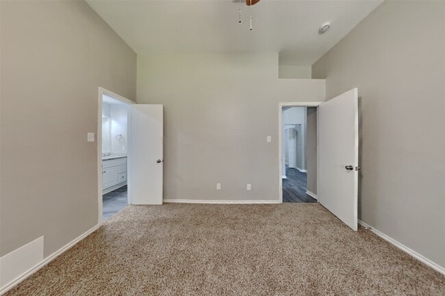 Building Photo - 17914 Autumn Hills Dr
