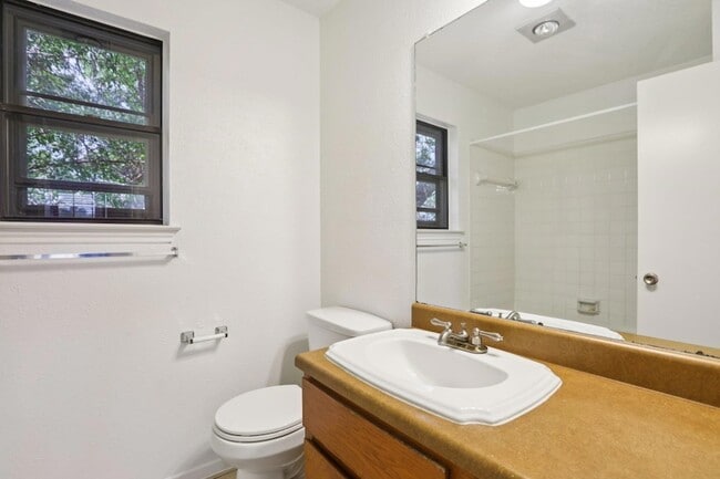 Building Photo - 1300 Tuxford Cove