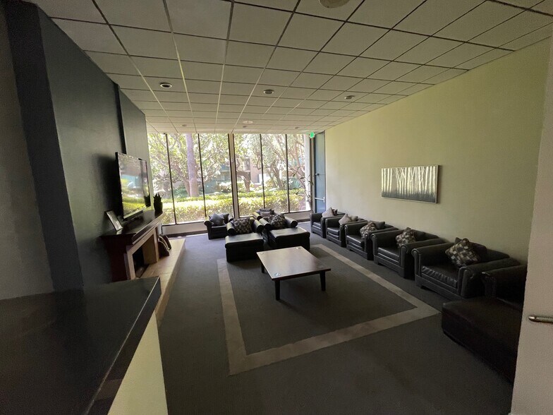 Building Photo - 576 N Bellflower Blvd