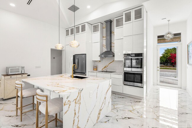 Building Photo - 202 SE 4th St