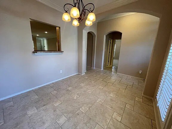 Building Photo - Comfy 3 bd/2 bth home in quiet neighborhood. Walk to the grocery store. 10 minutes to downtown. A...