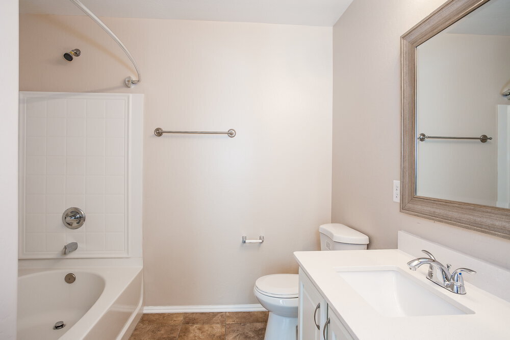 Building Photo - 10952 W Elm St