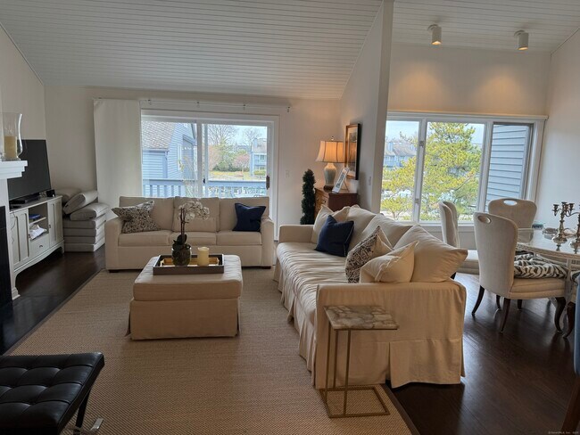 Building Photo - 1 Island Dr