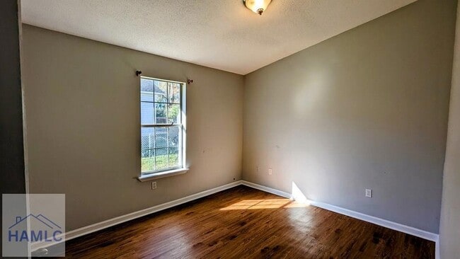 Building Photo - 215 Gordon St