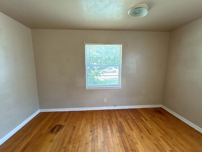 Building Photo - 1315 Jefferies, Killeen