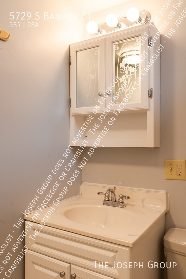 Building Photo - 5729 S Bangor St