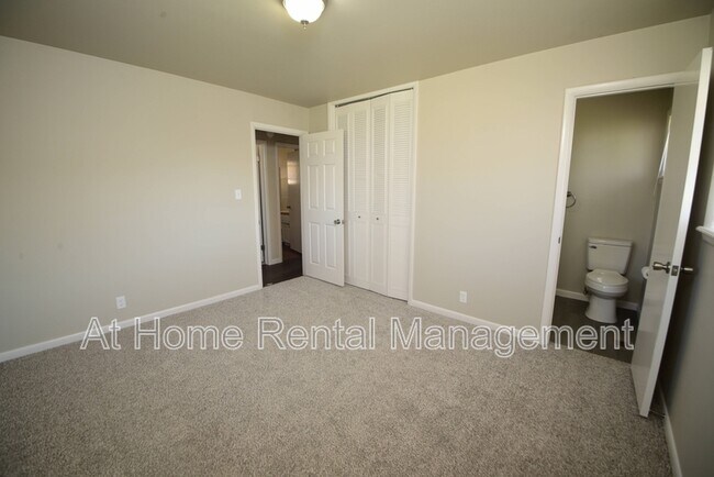 Building Photo - 10219 E 7th St