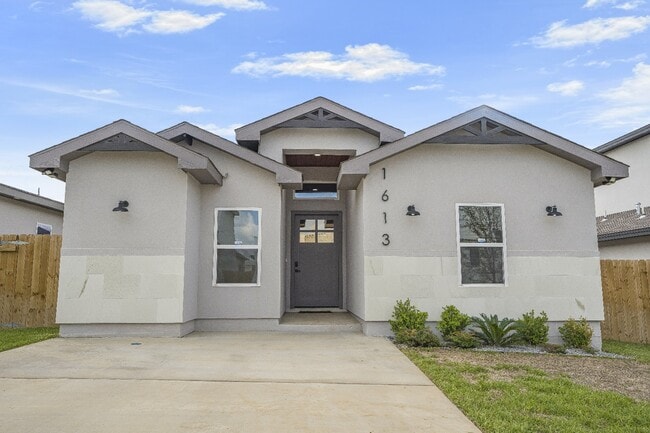Building Photo - 1613 Coba Dr